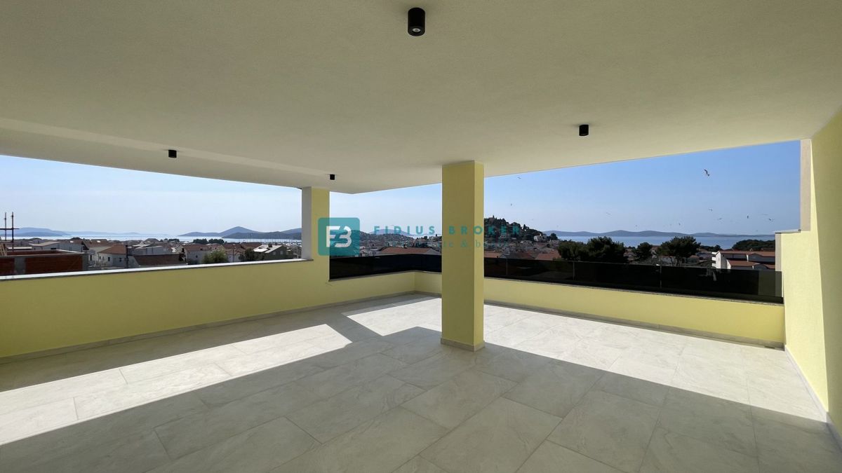 TRIBUNJ, nova, dvojček, panoramski pogled na morje, bazen