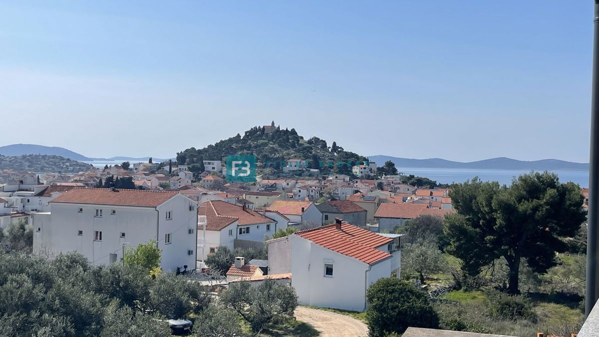 TRIBUNJ, nova, dvojček, panoramski pogled na morje, bazen