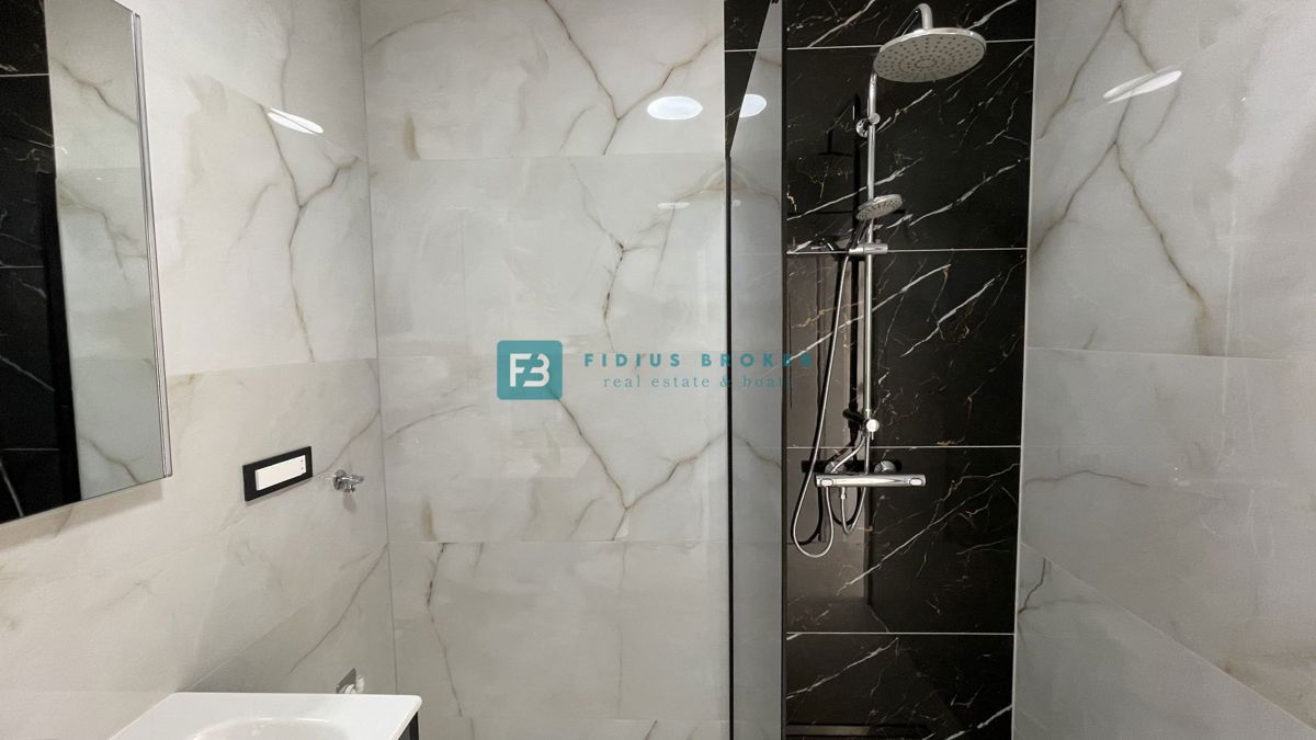 TRIBUNJ, nova, dvojček, panoramski pogled na morje, bazen