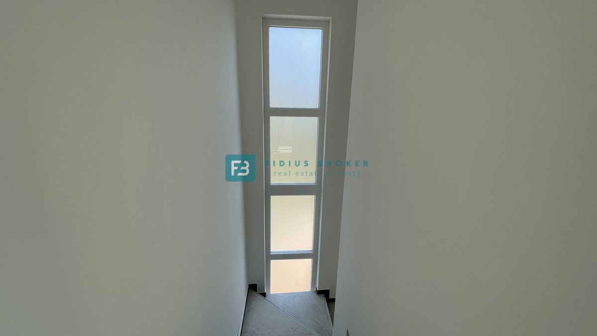 TRIBUNJ, nova, dvojček, panoramski pogled na morje, bazen