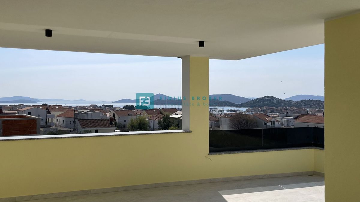 TRIBUNJ, nova, dvojček, panoramski pogled na morje, bazen