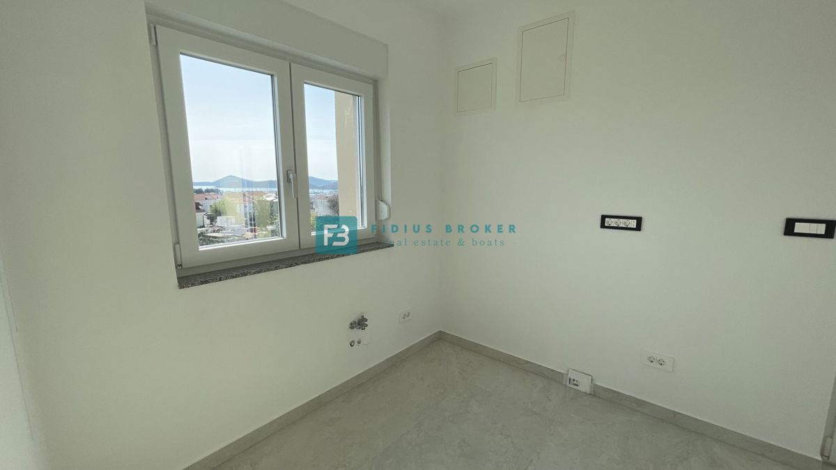 TRIBUNJ, nova, dvojček, panoramski pogled na morje, bazen