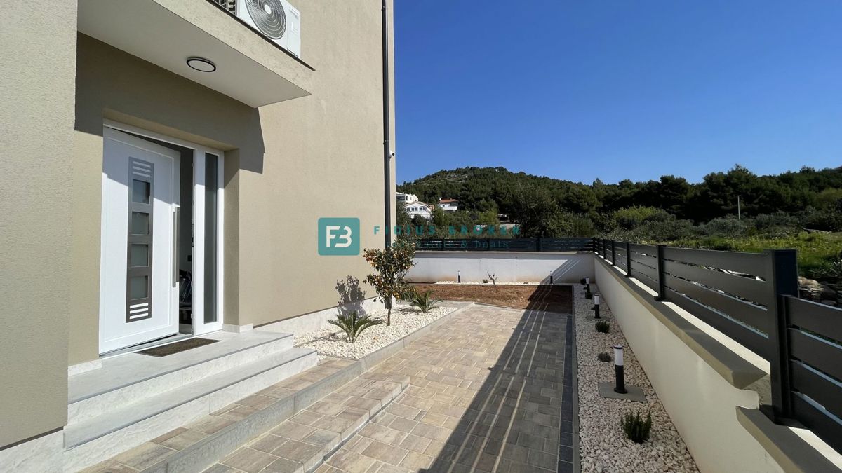 TRIBUNJ, nova, dvojček, panoramski pogled na morje, bazen