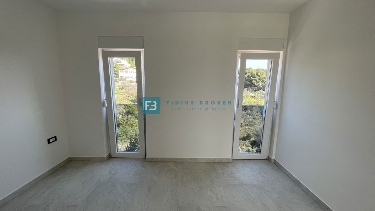 TRIBUNJ, nova, dvojček, panoramski pogled na morje, bazen