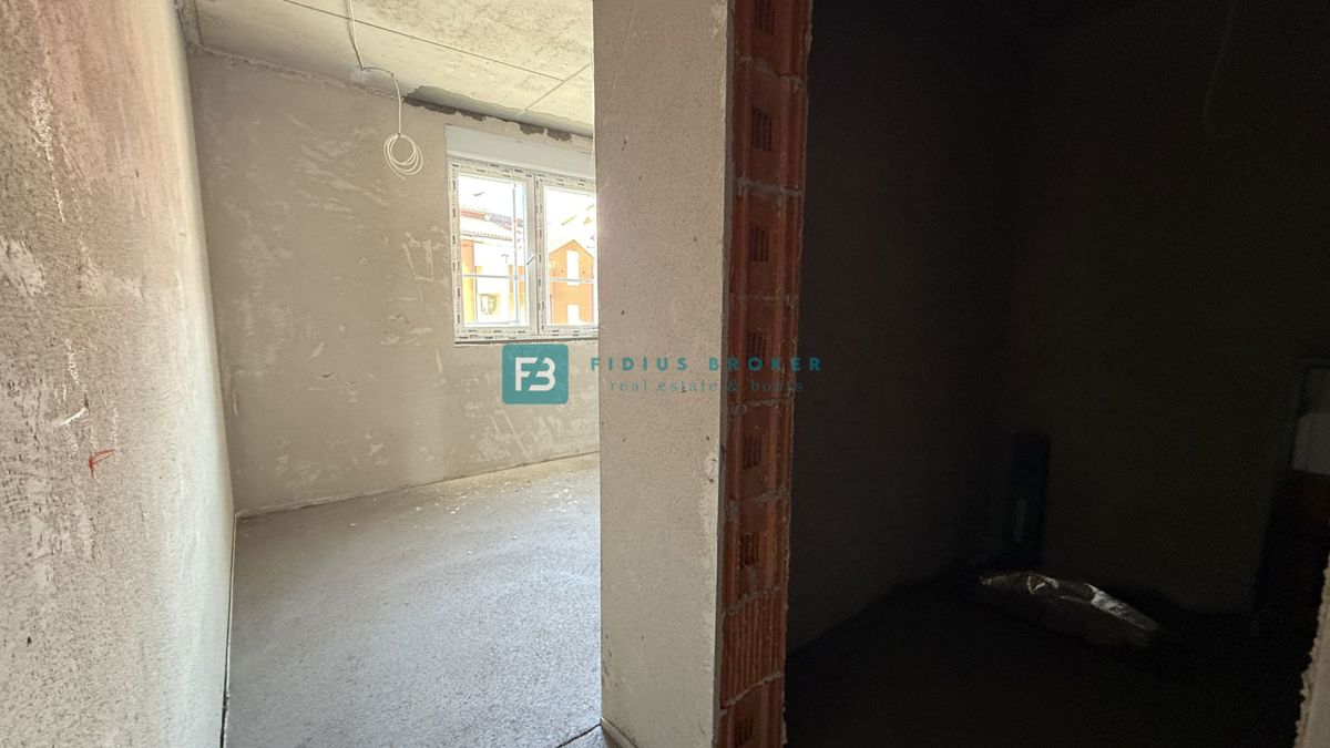 VODICE - SRIMA, vrhunska lokacija, 80 m od morja, 1. nadstropje, pogled na morje, dvigalo