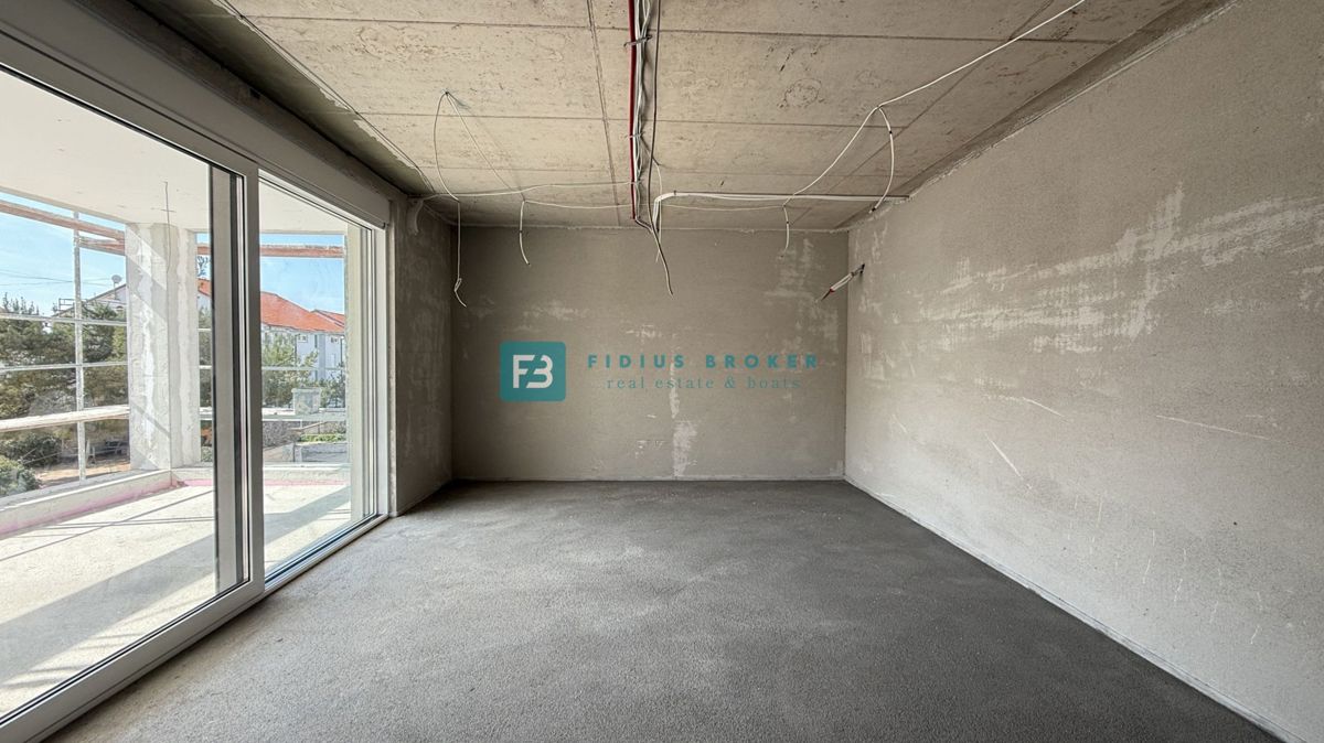 VODICE - SRIMA, vrhunska lokacija, 80 m od morja, 1. nadstropje, pogled na morje, dvigalo