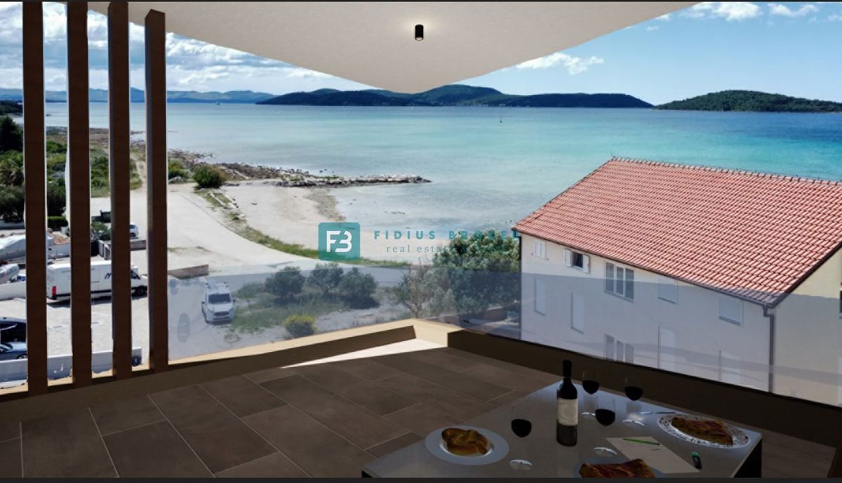 VODICE - SRIMA, vrhunska lokacija, 80 m od morja, 1. nadstropje, pogled na morje, dvigalo