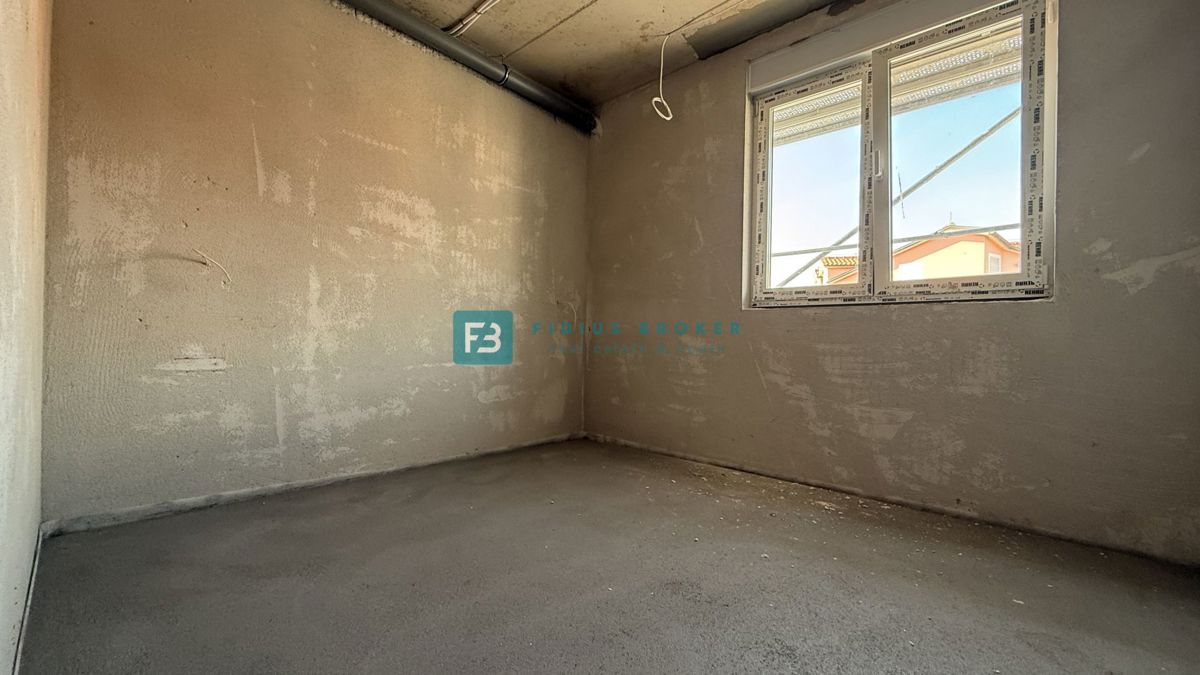 VODICE - SRIMA, vrhunska lokacija, 80 m od morja, 1. nadstropje, pogled na morje, dvigalo