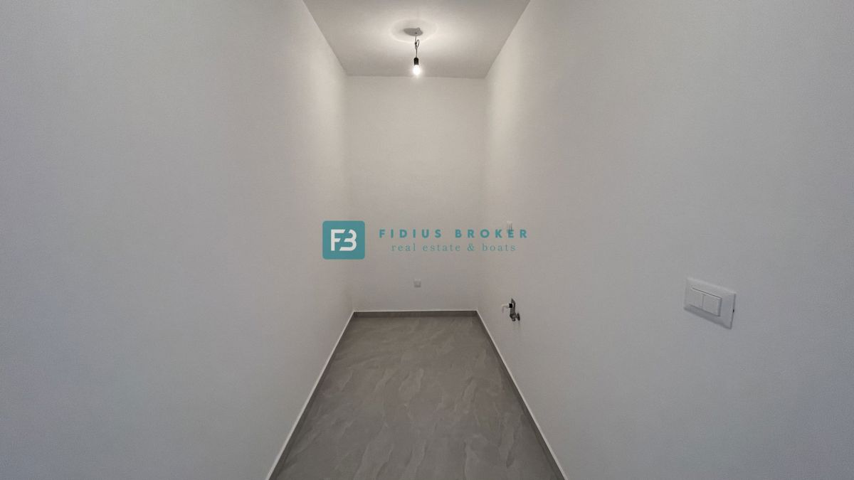 VODICE, novogradnja, dvoetažno stanovanje, vrt 35 m2, S3