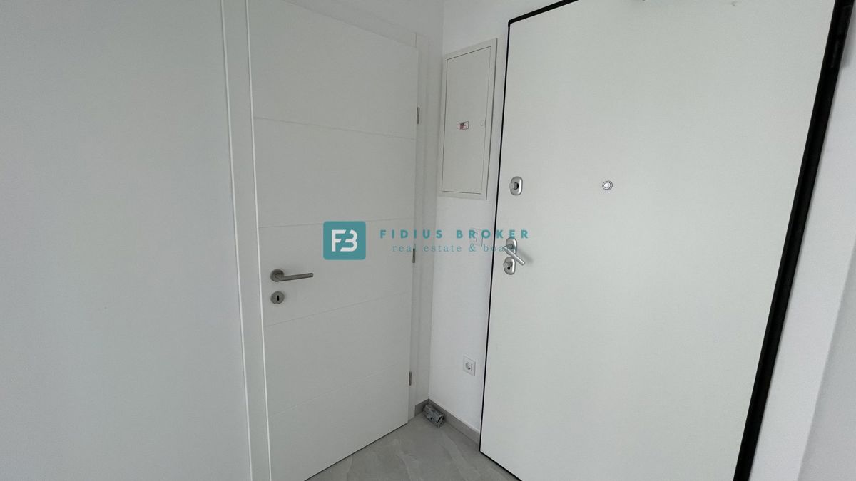 VODICE, novogradnja, dvoetažno stanovanje, vrt 35 m2, S3