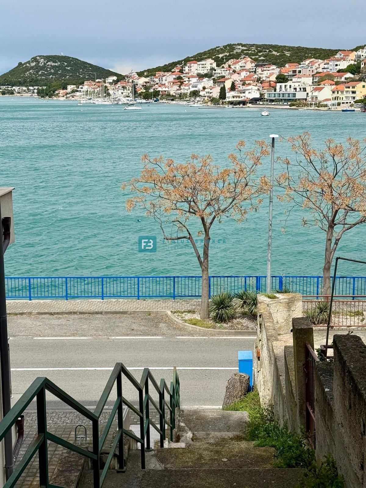 TISNO, čudovita samostojna hiša, 60 m od plaže, odprt pogled na morje