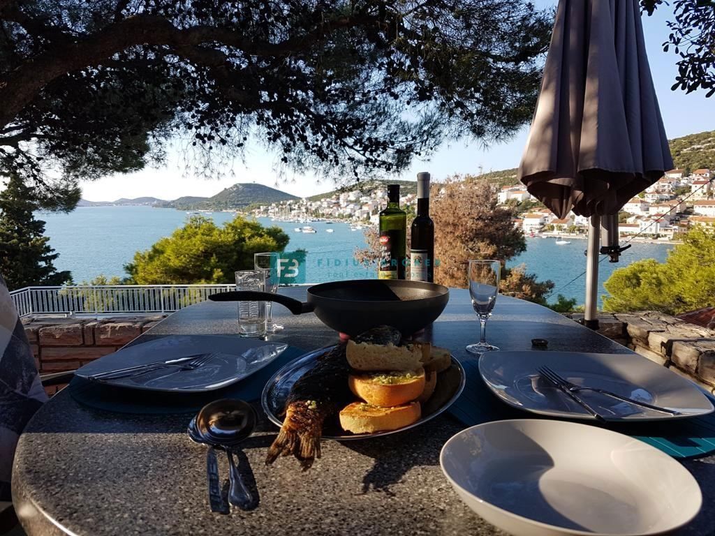 TISNO, čudovita samostojna hiša, 60 m od plaže, odprt pogled na morje