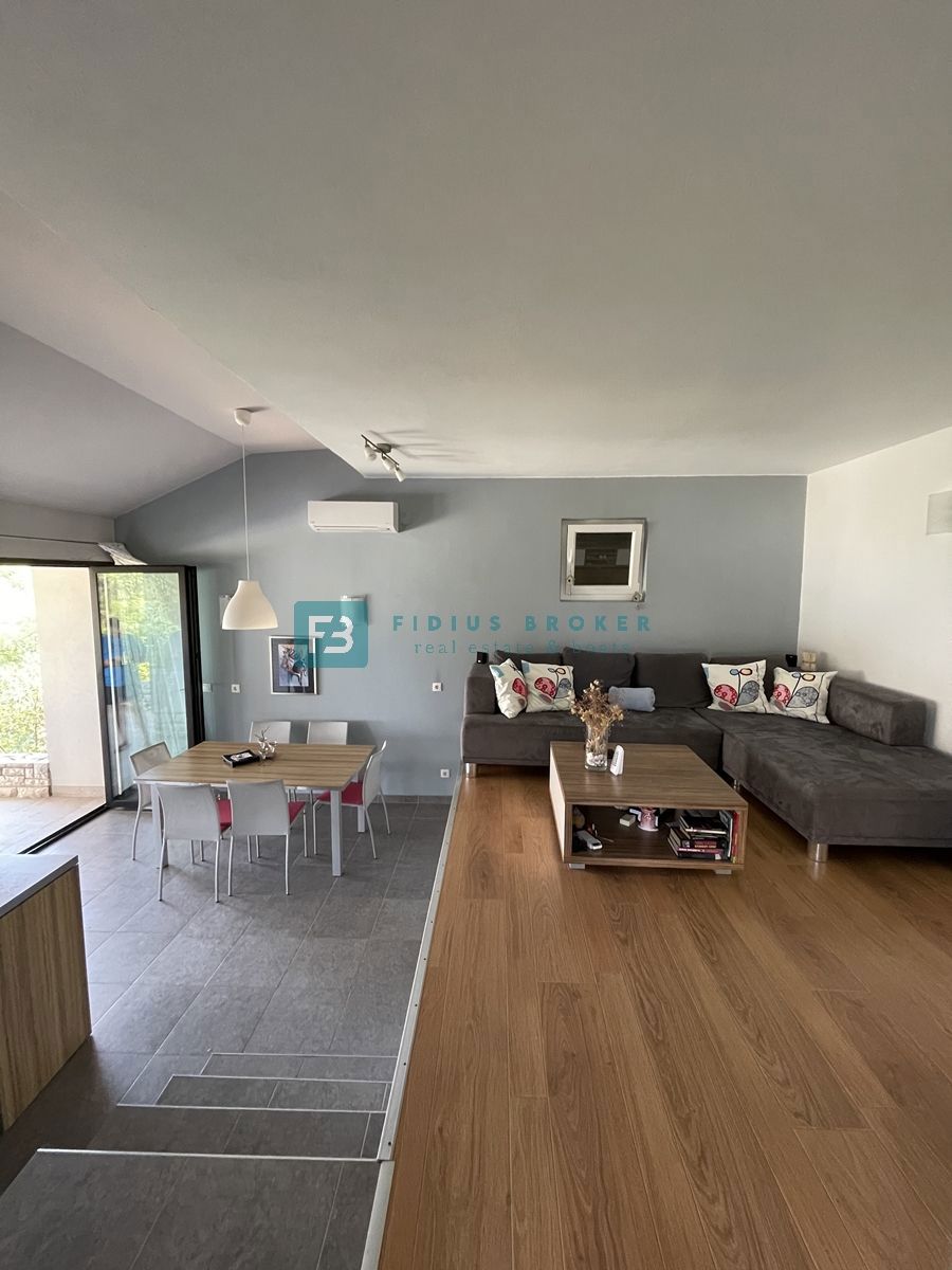 TISNO, čudovita samostojna hiša, 60 m od plaže, odprt pogled na morje