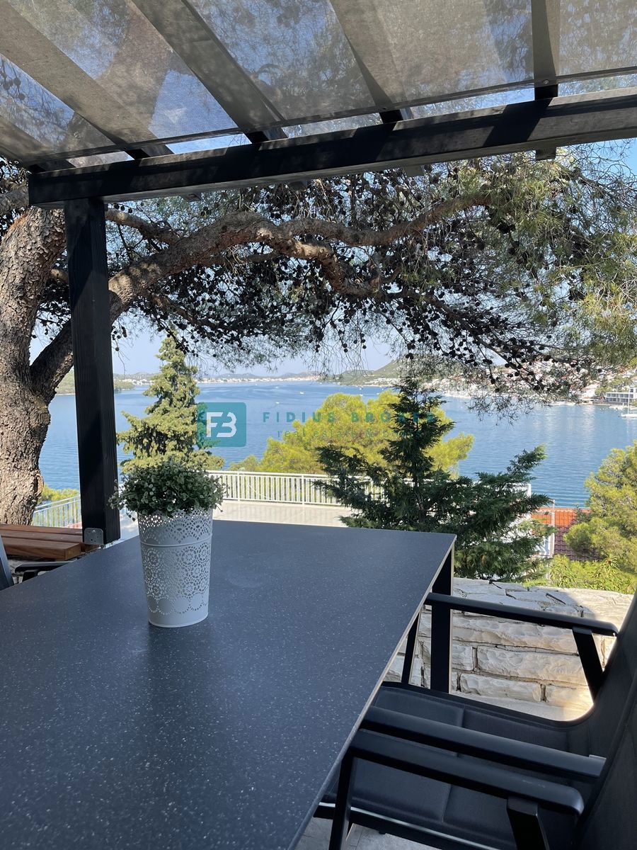 TISNO, čudovita samostojna hiša, 60 m od plaže, odprt pogled na morje