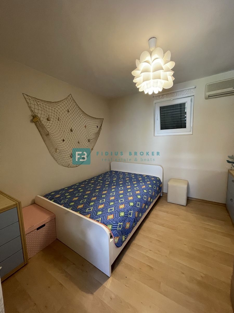 TISNO, čudovita samostojna hiša, 60 m od plaže, odprt pogled na morje