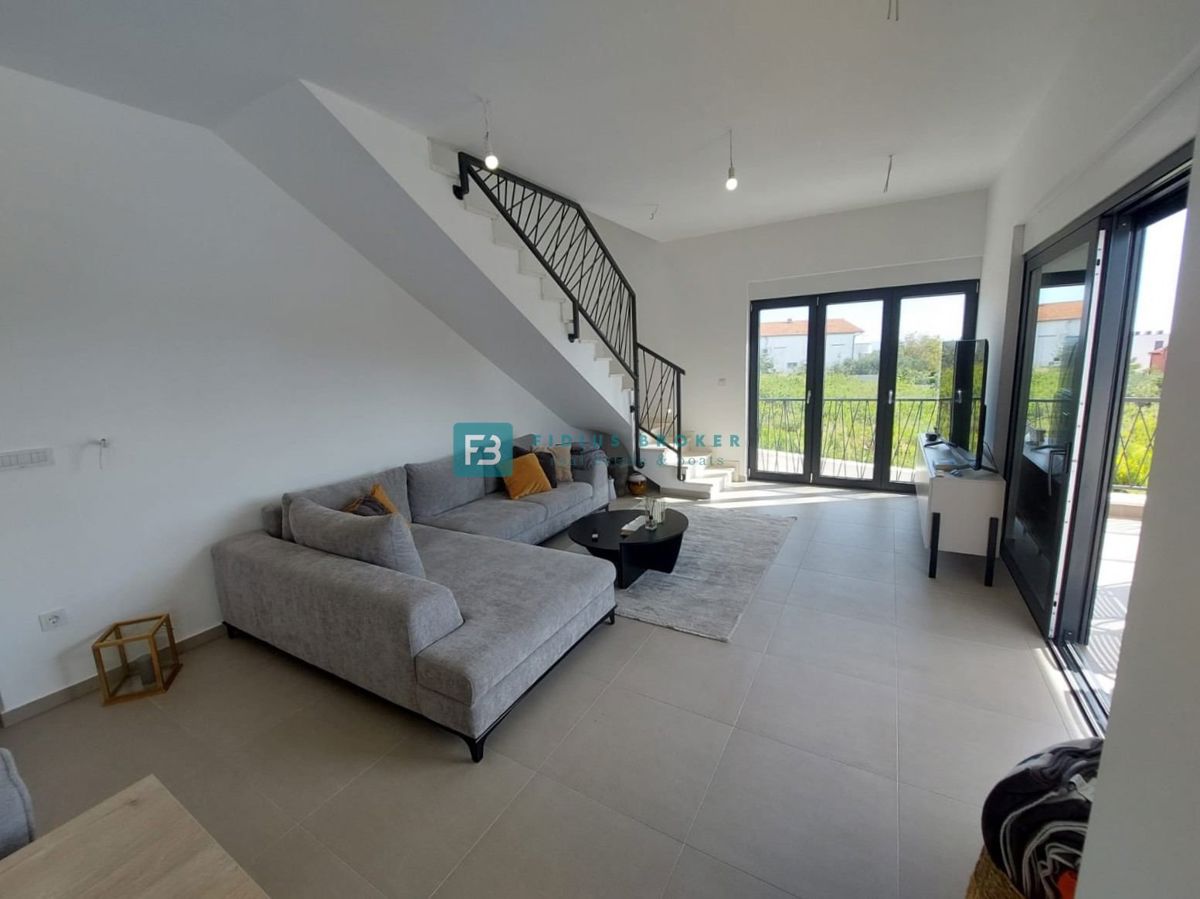 VODICE, novogradnja, luksuzno opremljena hiša, pogled na morje, bazen, garaža