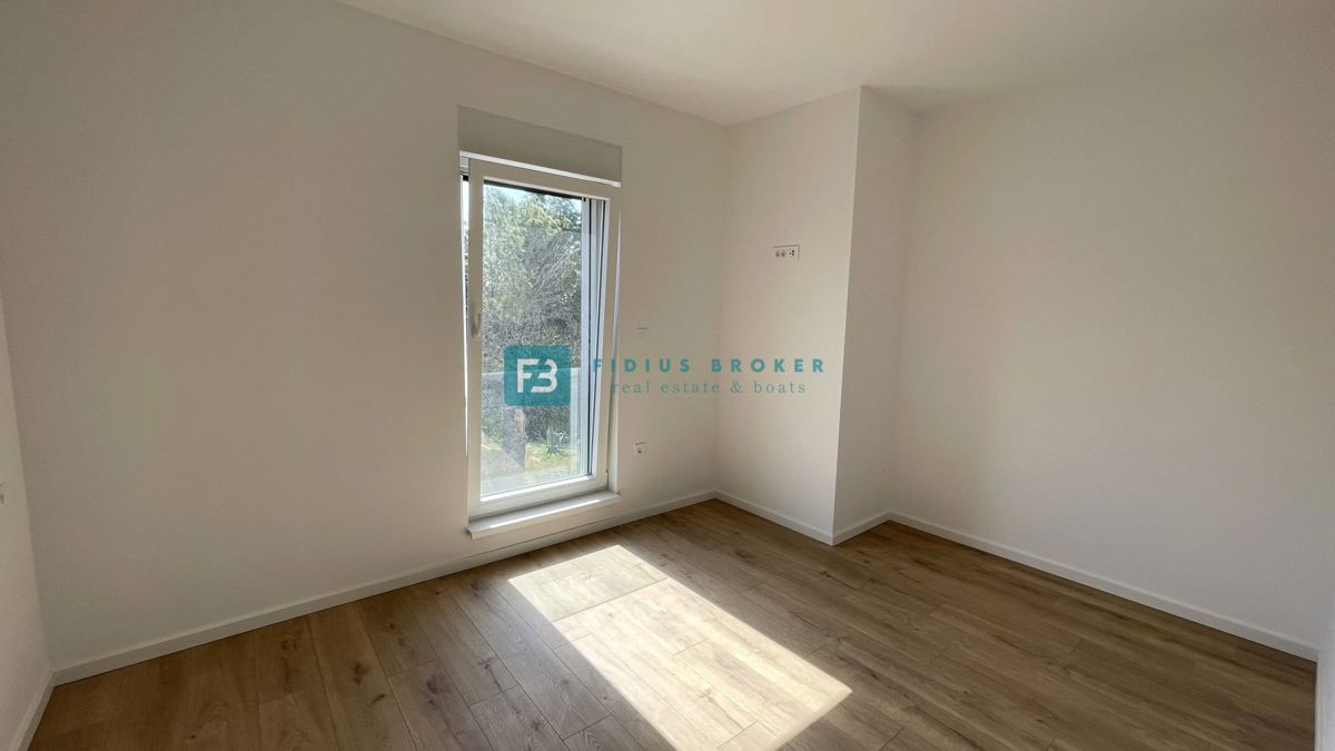 VODICE - SRIMA, novo, 2. vrsta do morja, penthouse, strešna terasa, panoramski pogled na morje