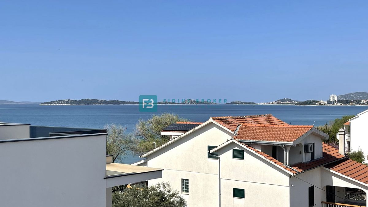 VODICE - SRIMA, novo, 2. vrsta do morja, penthouse, strešna terasa, panoramski pogled na morje