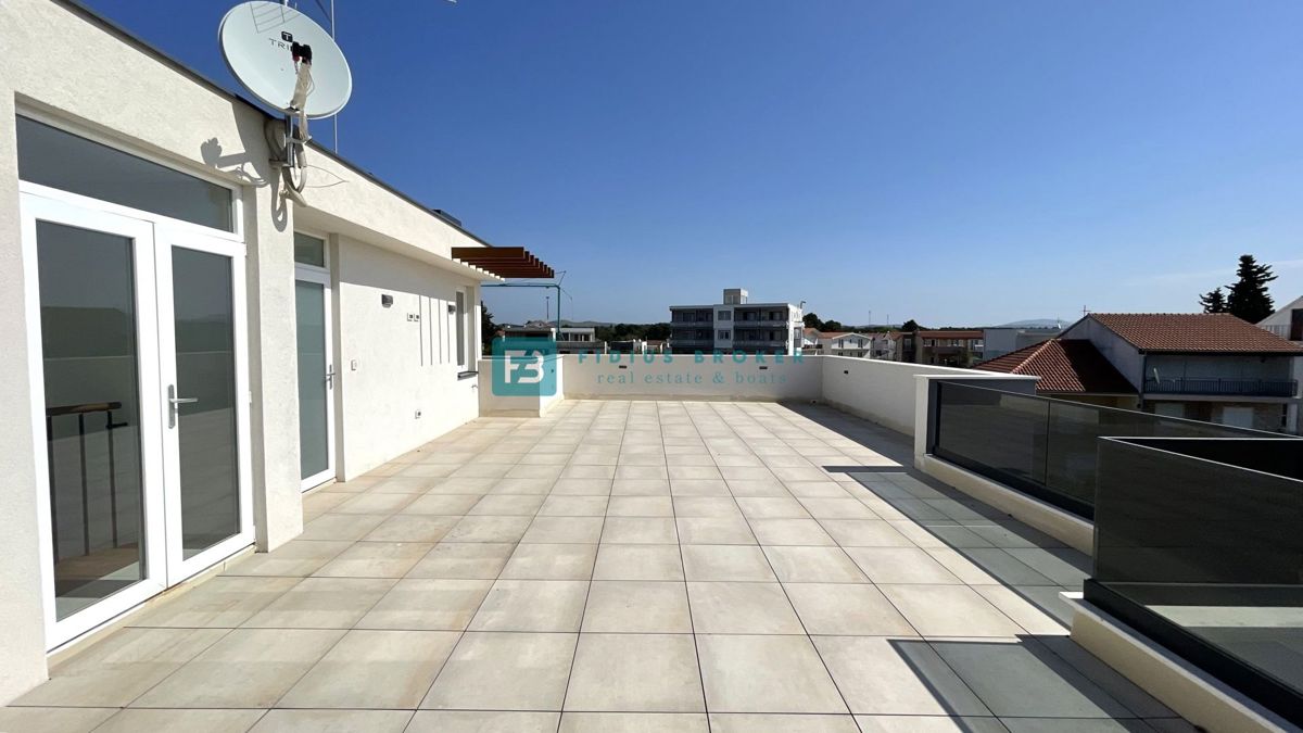 VODICE - SRIMA, novo, 2. vrsta do morja, penthouse, strešna terasa, panoramski pogled na morje