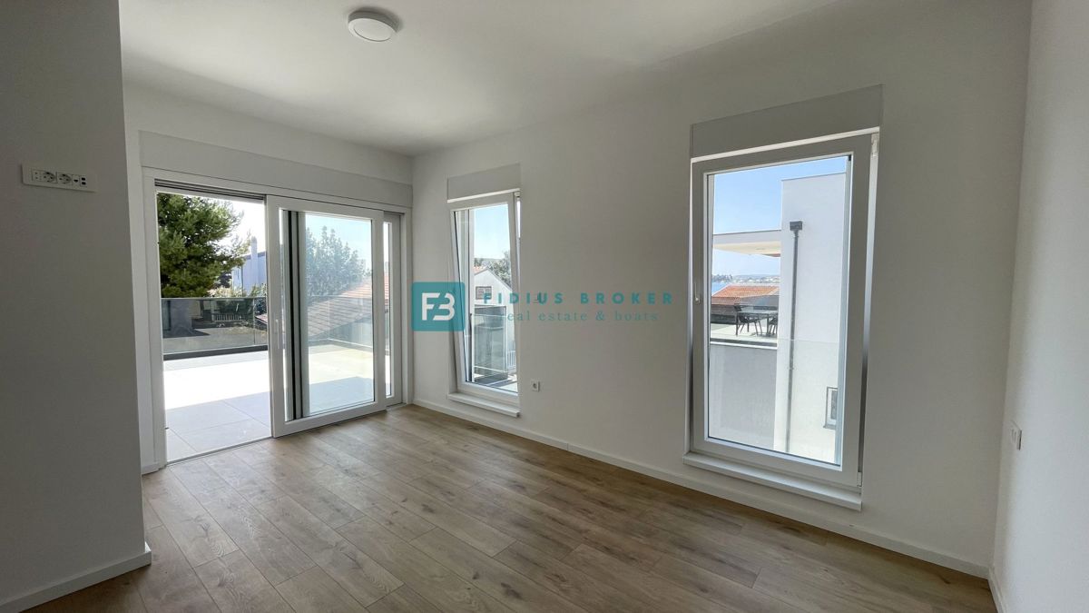 VODICE - SRIMA, novo, 2. vrsta do morja, penthouse, strešna terasa, panoramski pogled na morje