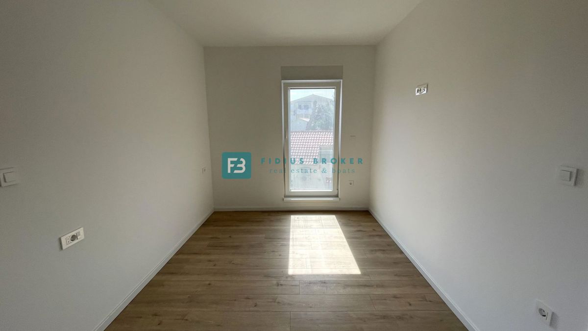 VODICE - SRIMA, novo, 2. vrsta do morja, penthouse, strešna terasa, panoramski pogled na morje