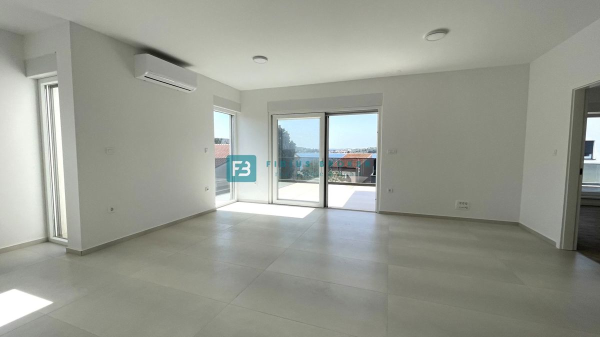 VODICE - SRIMA, novo, 2. vrsta do morja, penthouse, strešna terasa, panoramski pogled na morje