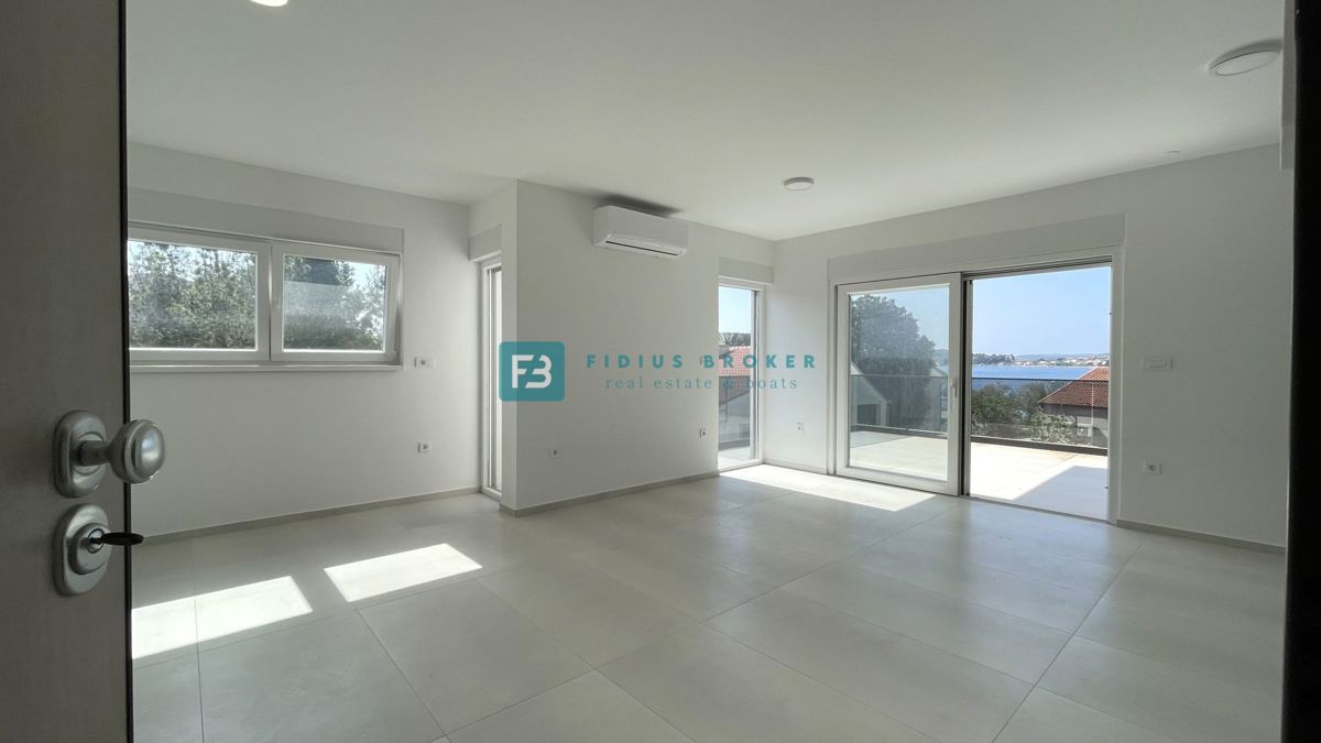 VODICE - SRIMA, novo, 2. vrsta do morja, penthouse, strešna terasa, panoramski pogled na morje