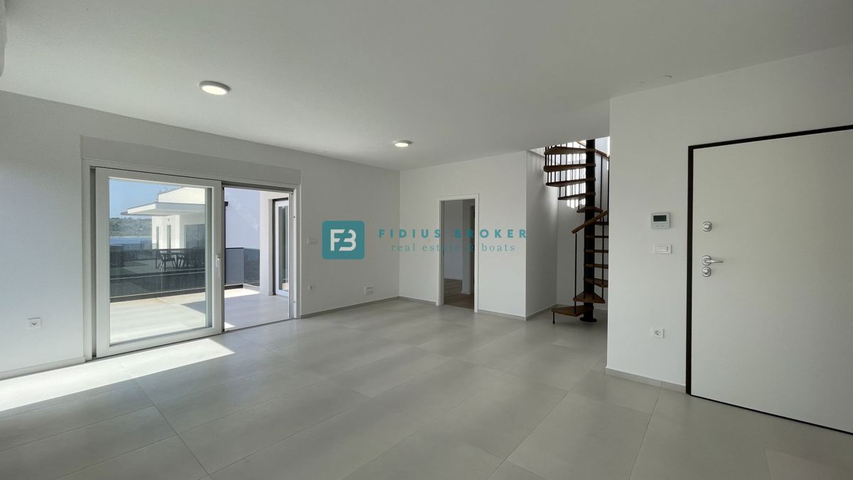 VODICE - SRIMA, novo, 2. vrsta do morja, penthouse, strešna terasa, panoramski pogled na morje