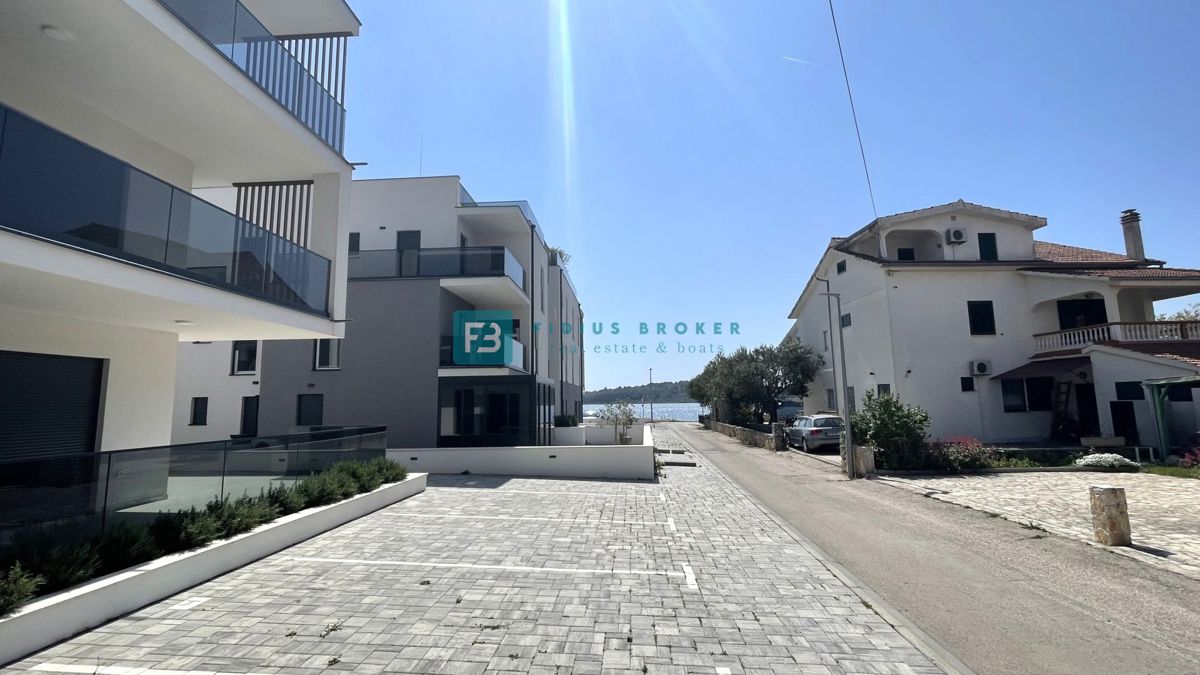 VODICE - SRIMA, novo, 2. vrsta do morja, penthouse, strešna terasa, panoramski pogled na morje