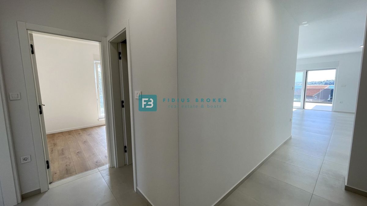 VODICE - SRIMA, novo, 2. vrsta do morja, penthouse, strešna terasa, panoramski pogled na morje