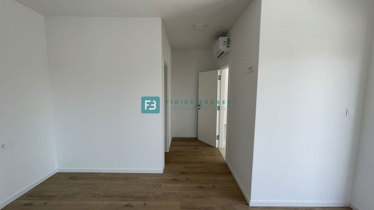 VODICE - SRIMA, novo, 2. vrsta do morja, penthouse, strešna terasa, panoramski pogled na morje