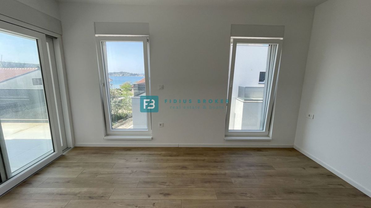 VODICE - SRIMA, novo, 2. vrsta do morja, penthouse, strešna terasa, panoramski pogled na morje