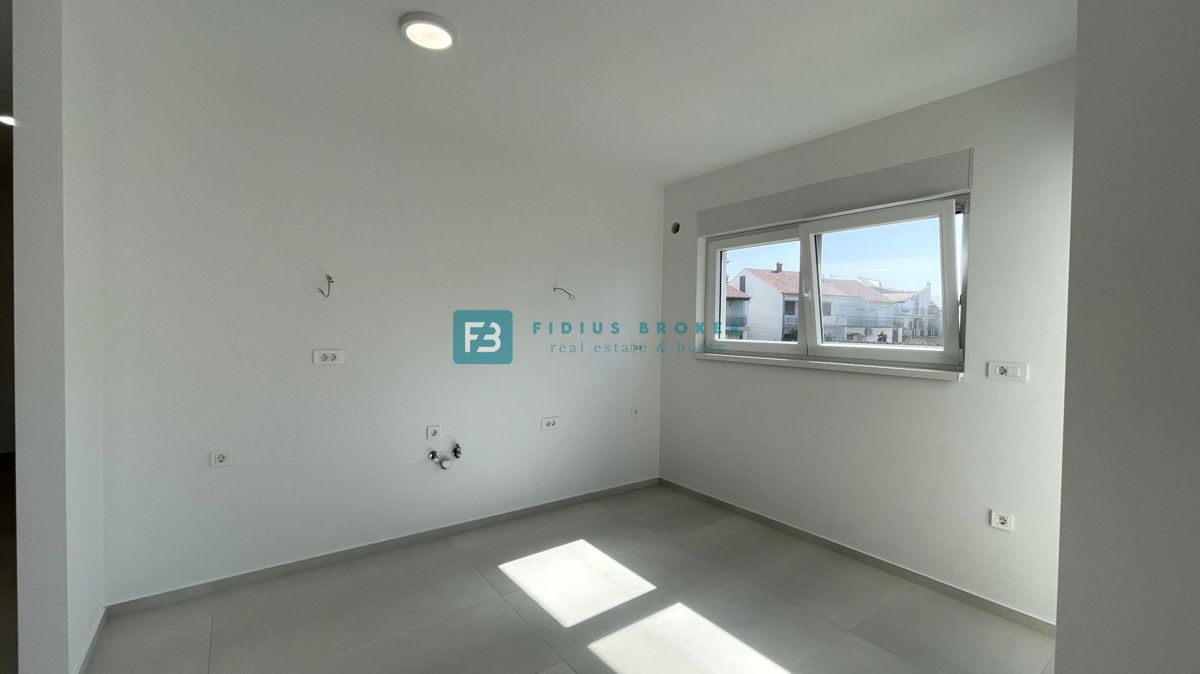 VODICE - SRIMA, novo, 2. vrsta do morja, penthouse, strešna terasa, panoramski pogled na morje