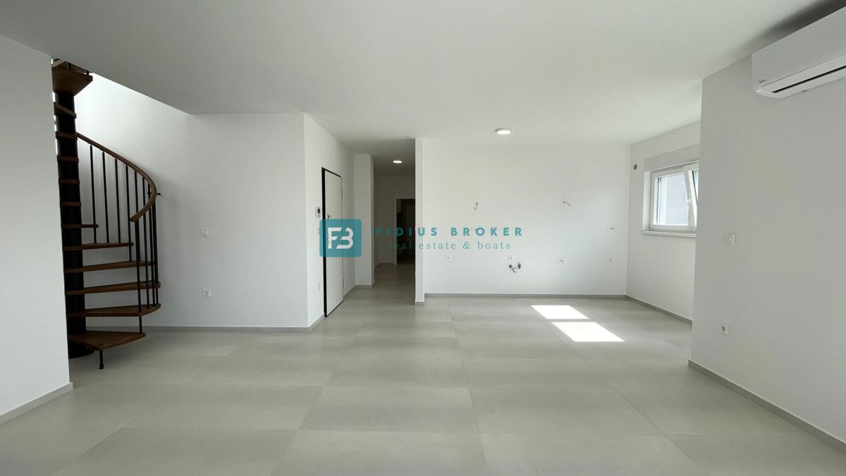 VODICE - SRIMA, novo, 2. vrsta do morja, penthouse, strešna terasa, panoramski pogled na morje