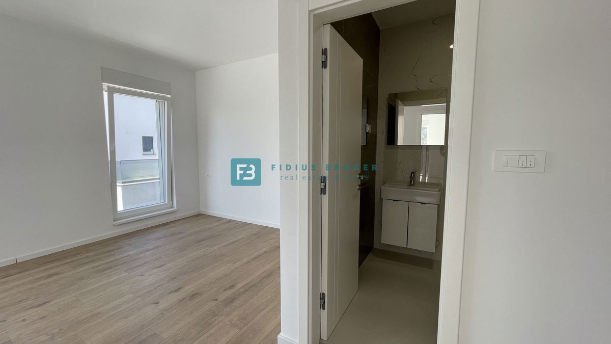 VODICE - SRIMA, novo, 2. vrsta do morja, penthouse, strešna terasa, panoramski pogled na morje