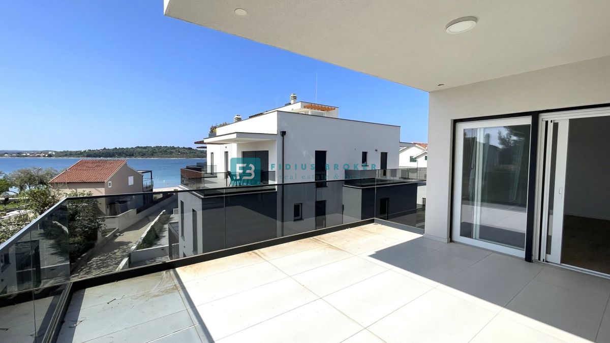VODICE - SRIMA, novo, 2. vrsta do morja, penthouse, strešna terasa, panoramski pogled na morje