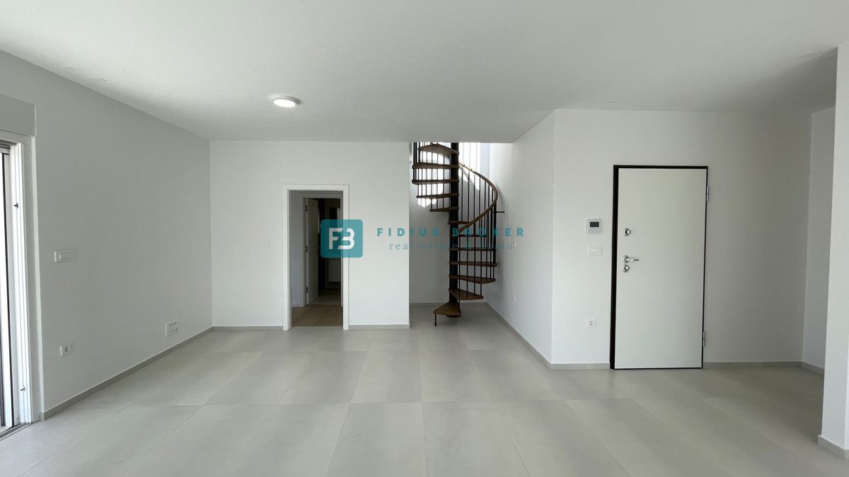 VODICE - SRIMA, novo, 2. vrsta do morja, penthouse, strešna terasa, panoramski pogled na morje