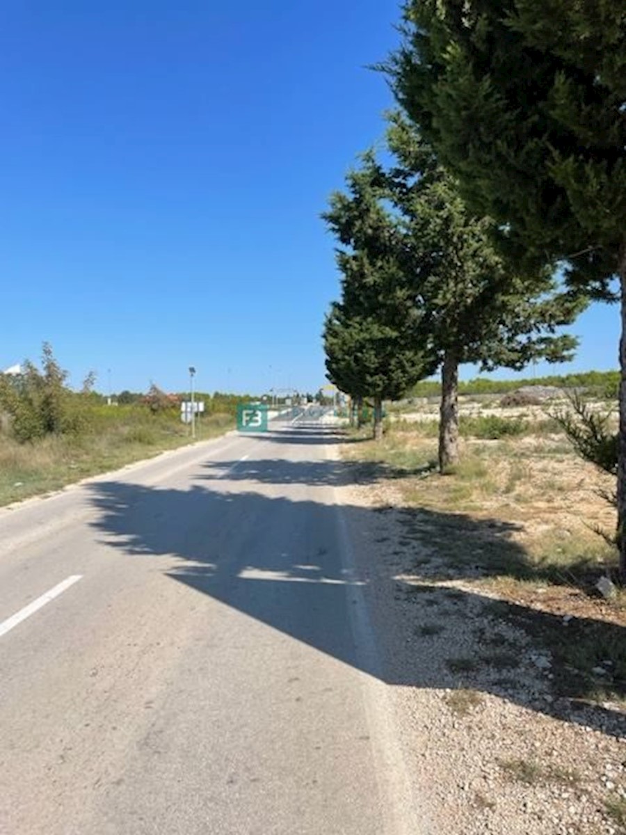 VODICE, gradbeno zemljišče, 10.000 m2, obrtno poslovna cona