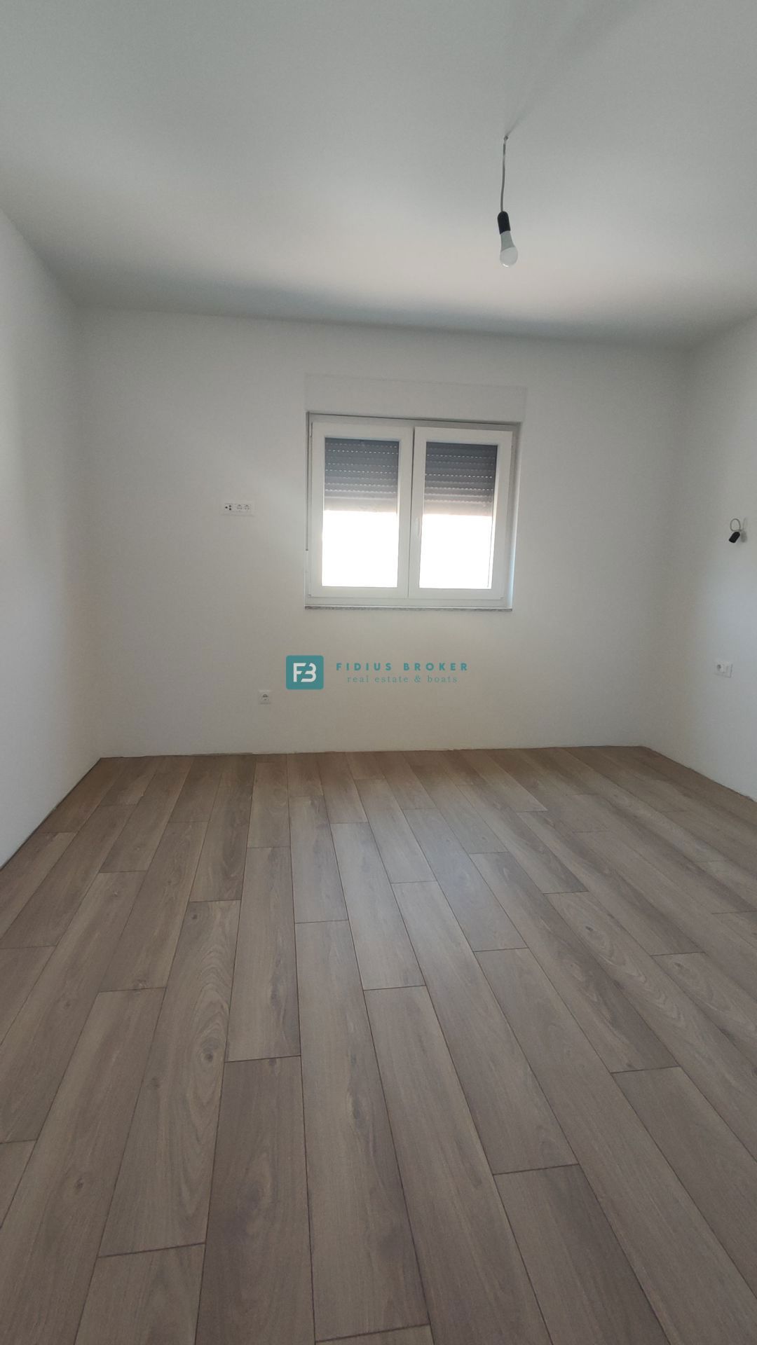 VODICE, novogradnja, 200 m do plaže, dvoetažni apartma, terasa