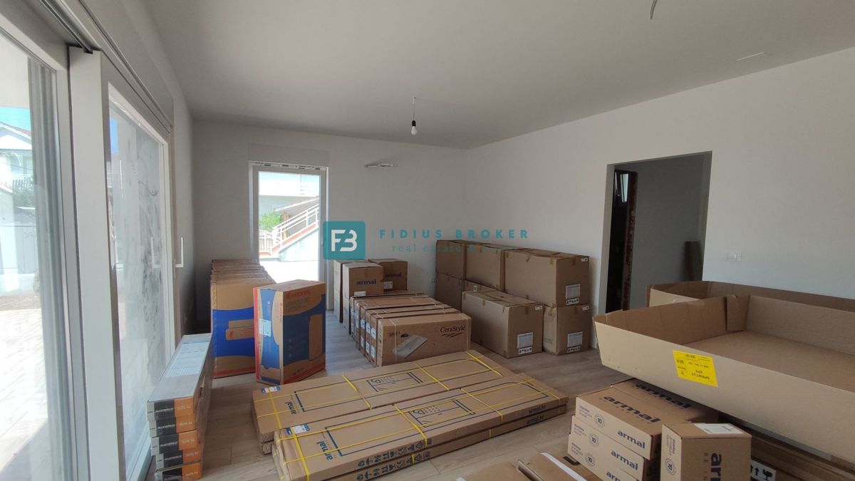 VODICE, novogradnja, 200 m do plaže, dvoetažni apartma, terasa