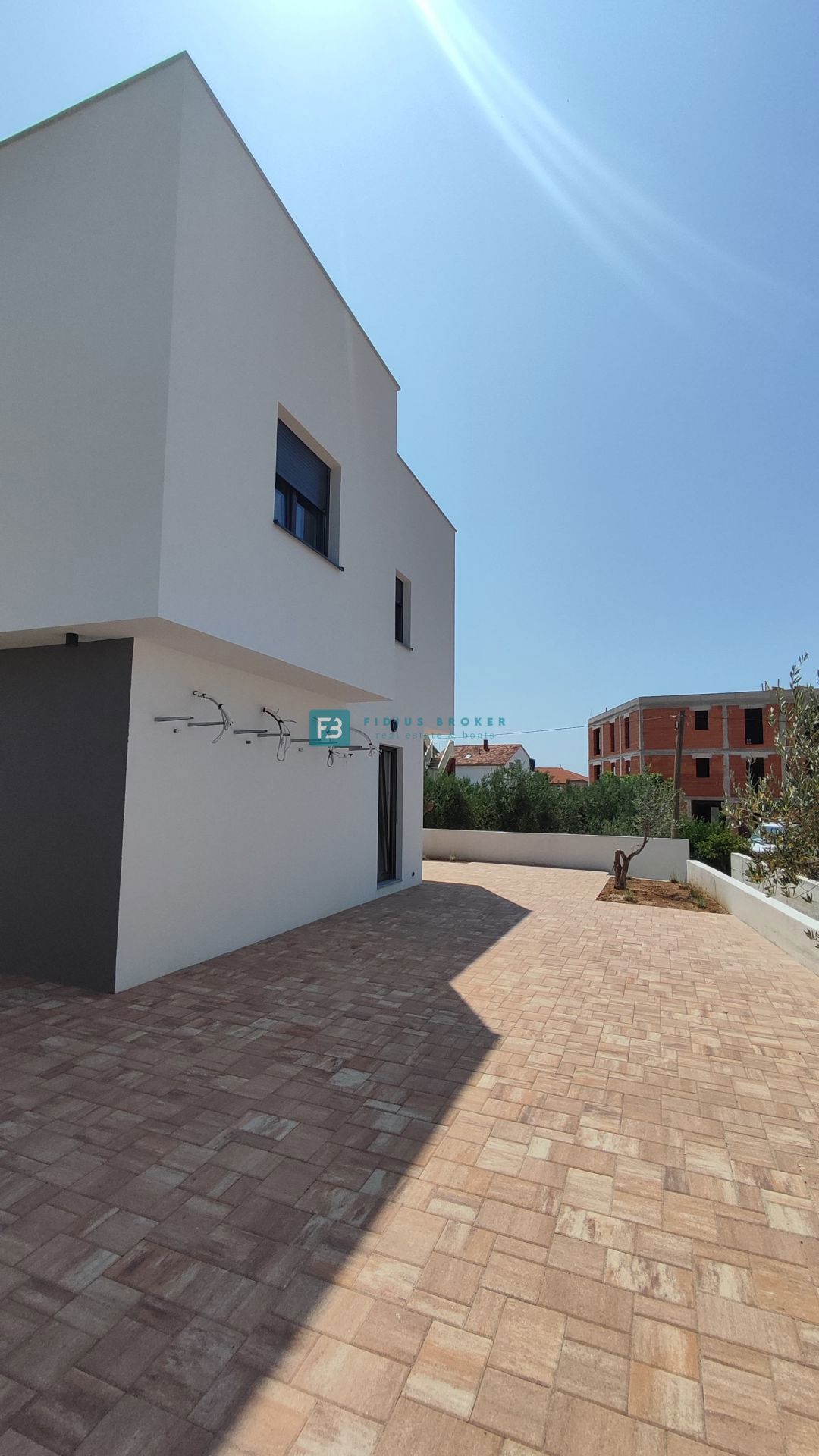 VODICE, novogradnja, 200 m do plaže, dvoetažni apartma, terasa
