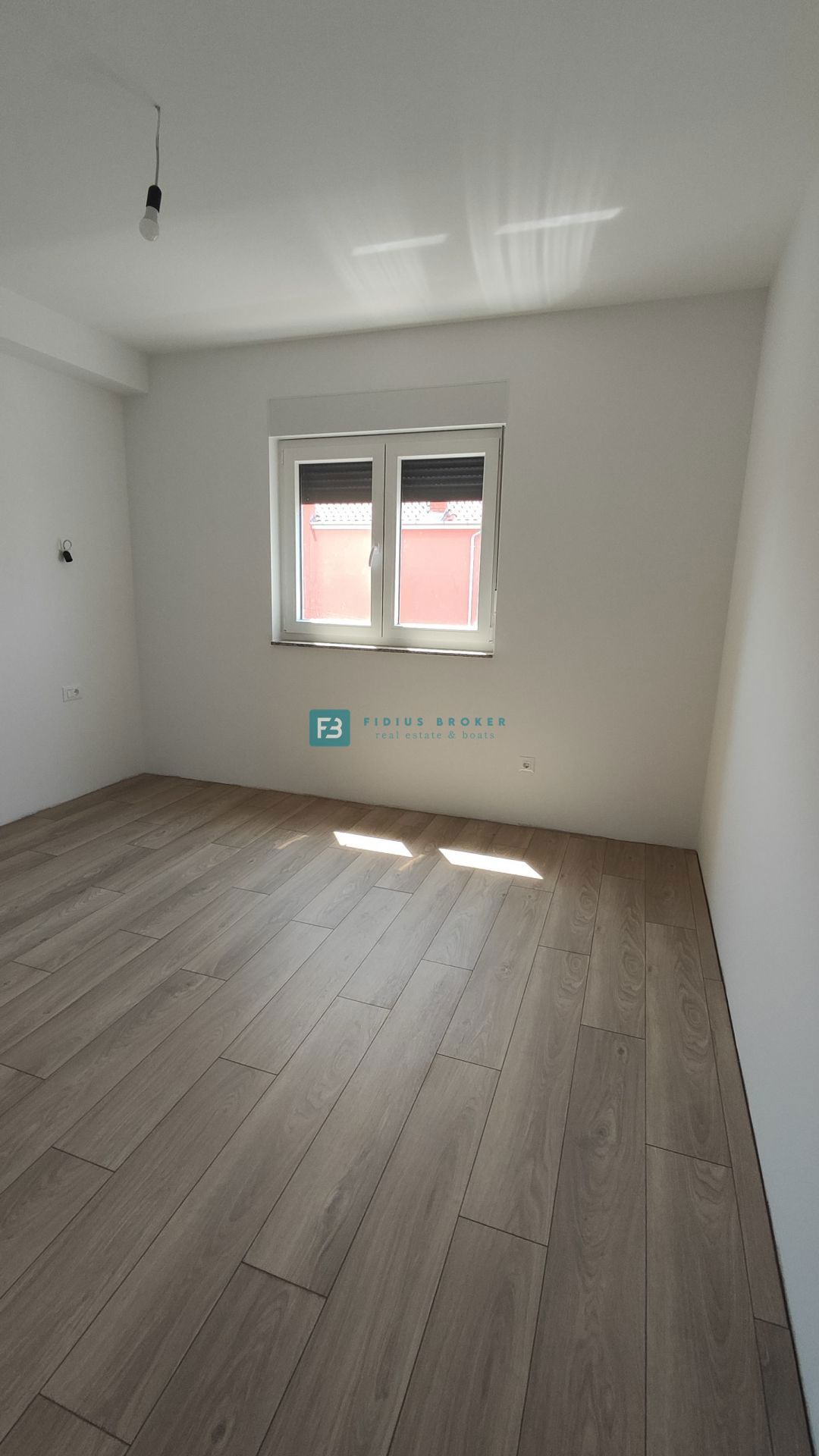 VODICE, novogradnja, 200 m do plaže, dvoetažni apartma, terasa