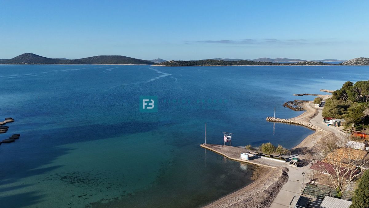 VODICE, novogradnja, 200 m do plaže, dvoetažni apartma, terasa
