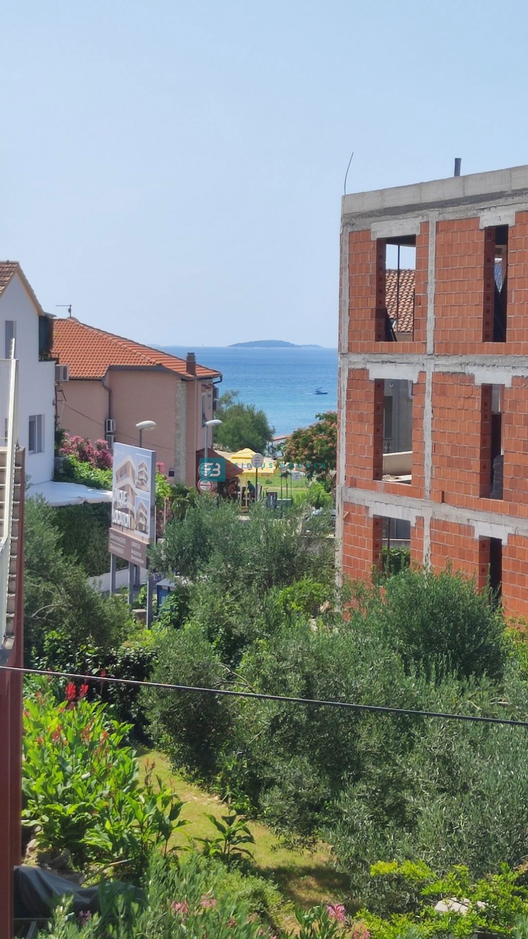 VODICE, novogradnja, 200 m do plaže, dvoetažni apartma, terasa