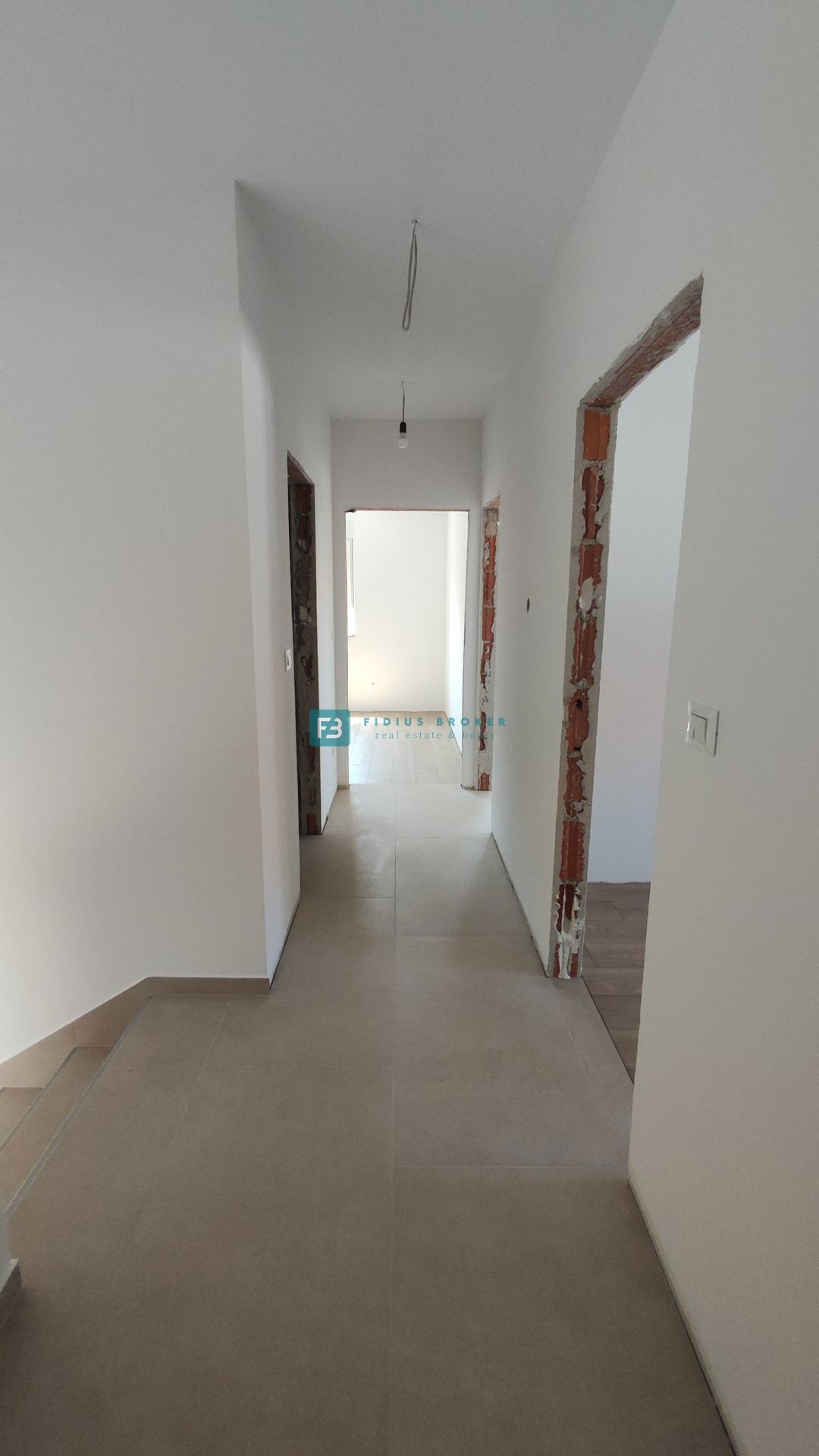VODICE, novogradnja, 200 m do plaže, dvoetažni apartma, terasa