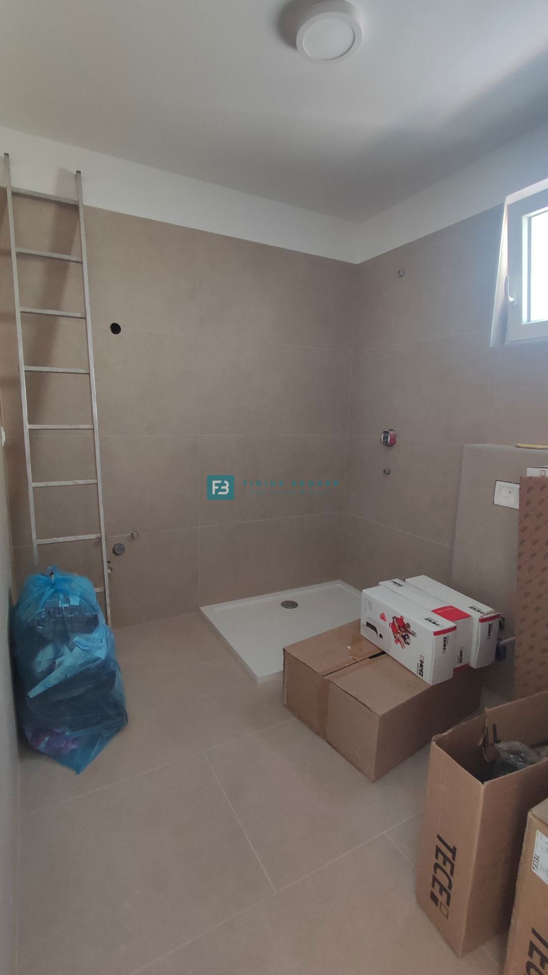 VODICE, novogradnja, 200 m do plaže, dvoetažni apartma, terasa
