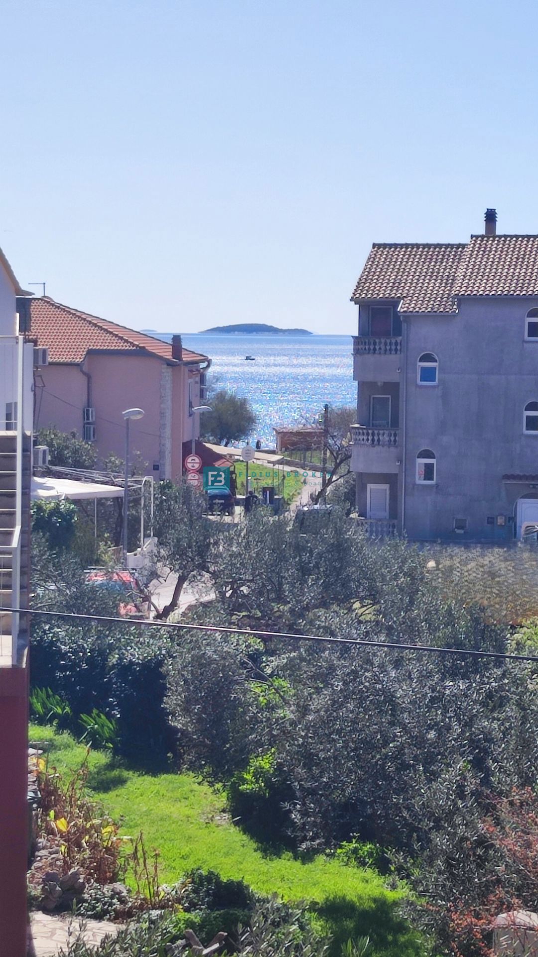 VODICE, novogradnja, 200 m do plaže, dvoetažni apartma, terasa