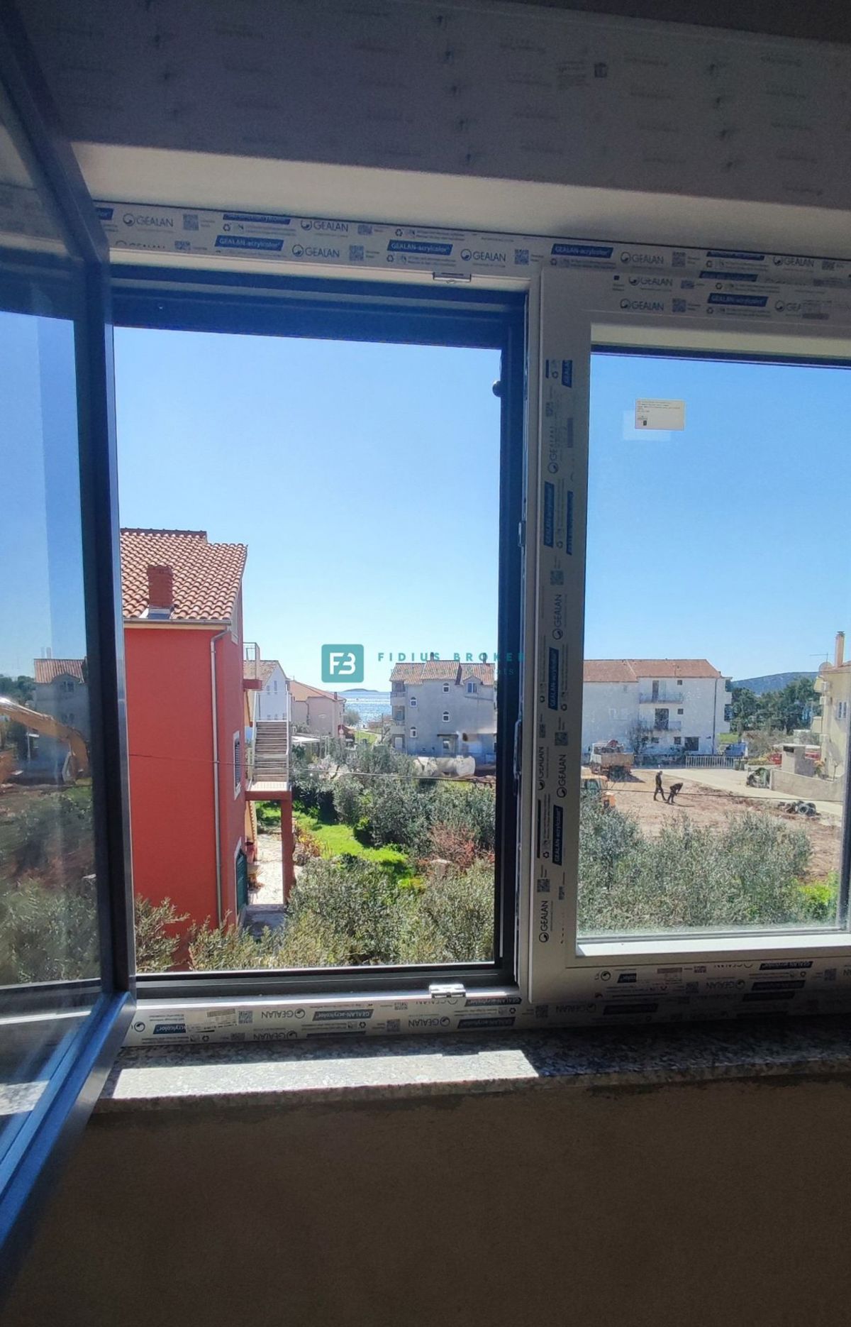 VODICE, novogradnja, 200 m do plaže, dvoetažni apartma, terasa