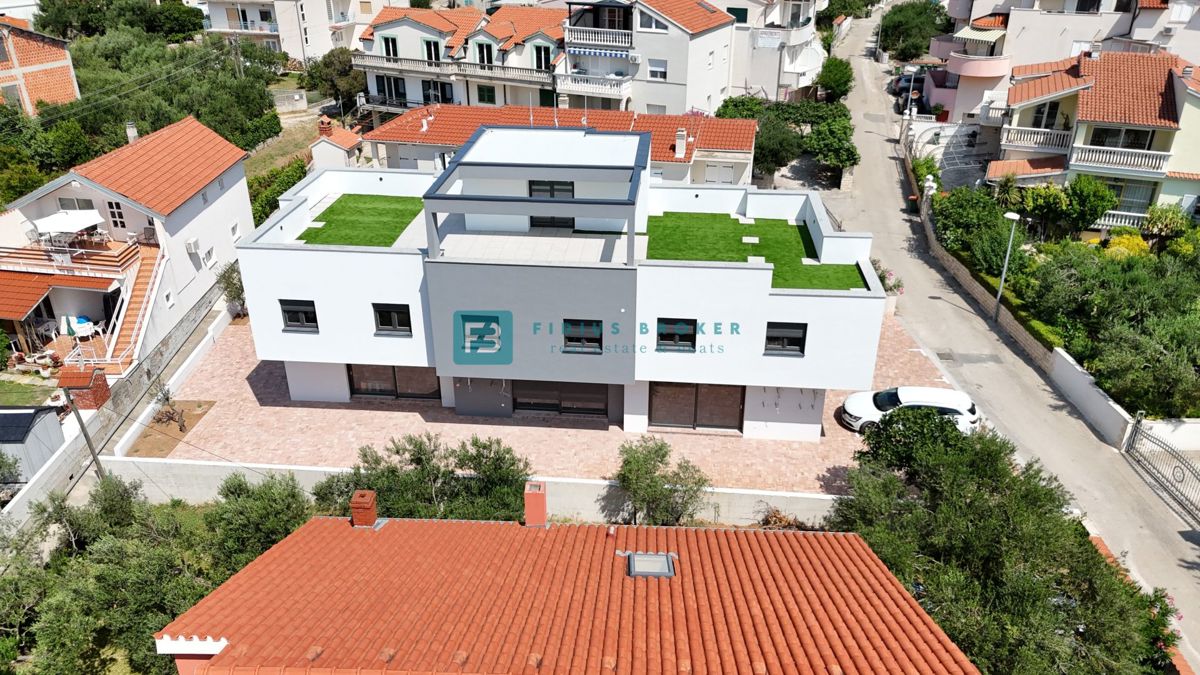 VODICE, novogradnja, 200 m do plaže, dvoetažni apartma, terasa