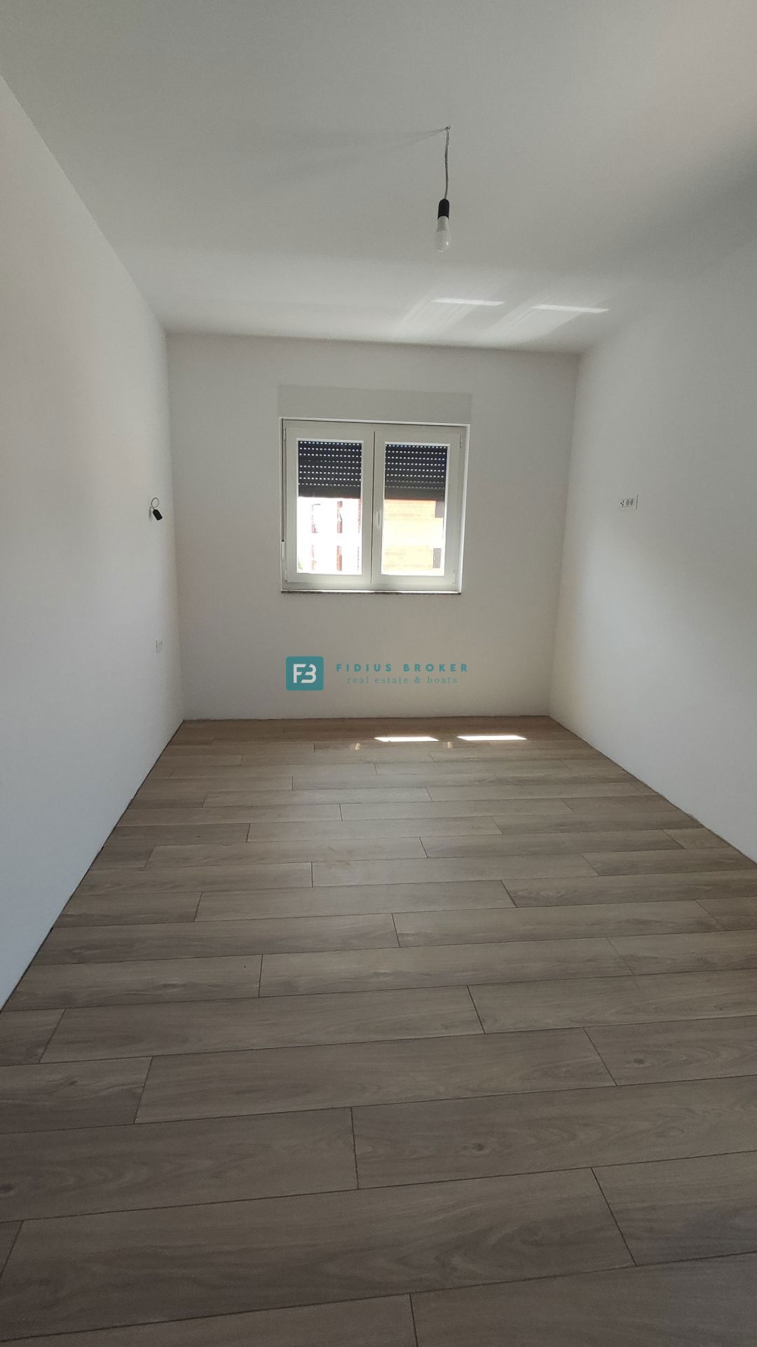 VODICE, novogradnja, 200 m do plaže, dvoetažni apartma, terasa